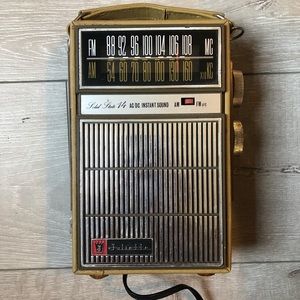 Juliette Solid State Portable Transistor Radio